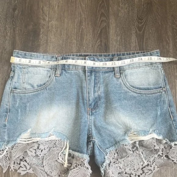 Kut from the Kloth Size 4 Denim Shorts NWOT - Picture 6 of 6